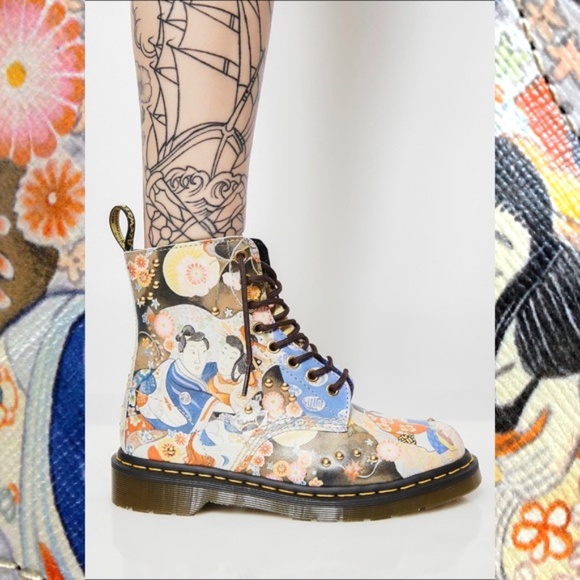 Dr. Martens Shoes - Dr. Martens Japanese painting leather boots 7 NEW